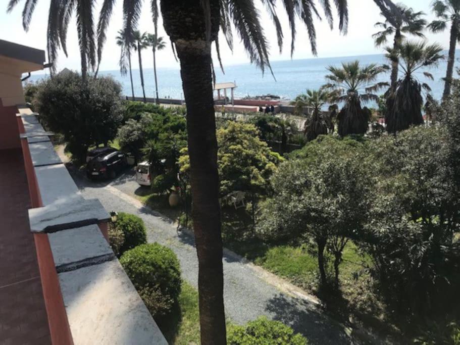 Ferienwohnung Casa Balbi Al Mare, Giardino E Posto Auto Privato Albisola Superiore Exterior foto